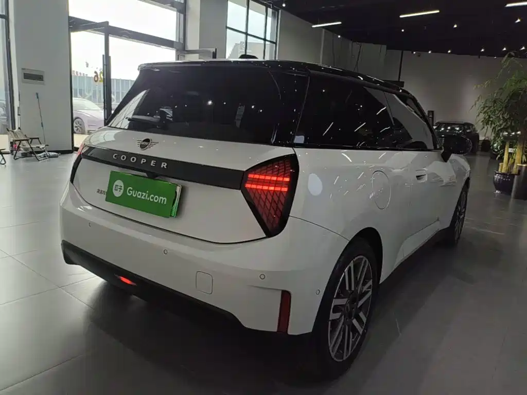 MINI MINI COOPER EV — миниатюра 7