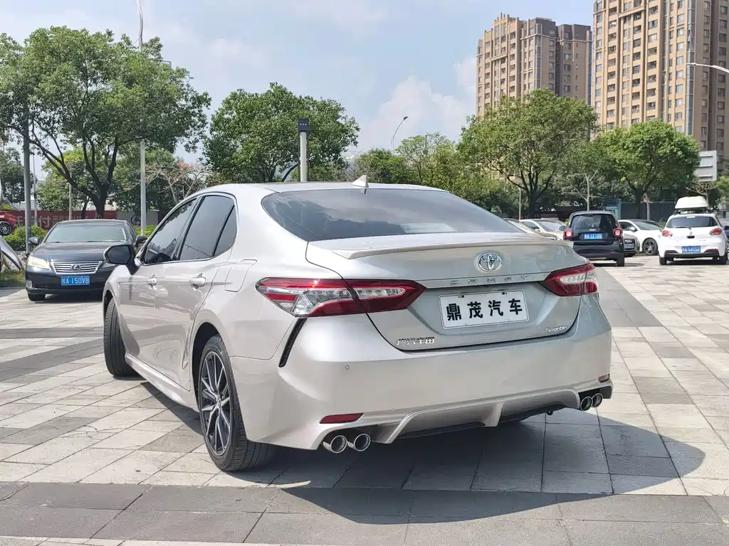 Toyota Camry — миниатюра 6