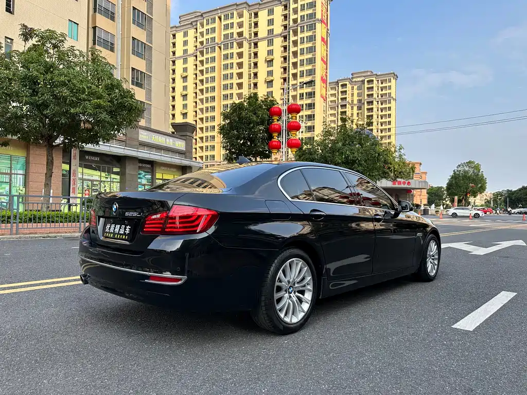 BMW 5 Series — миниатюра 6