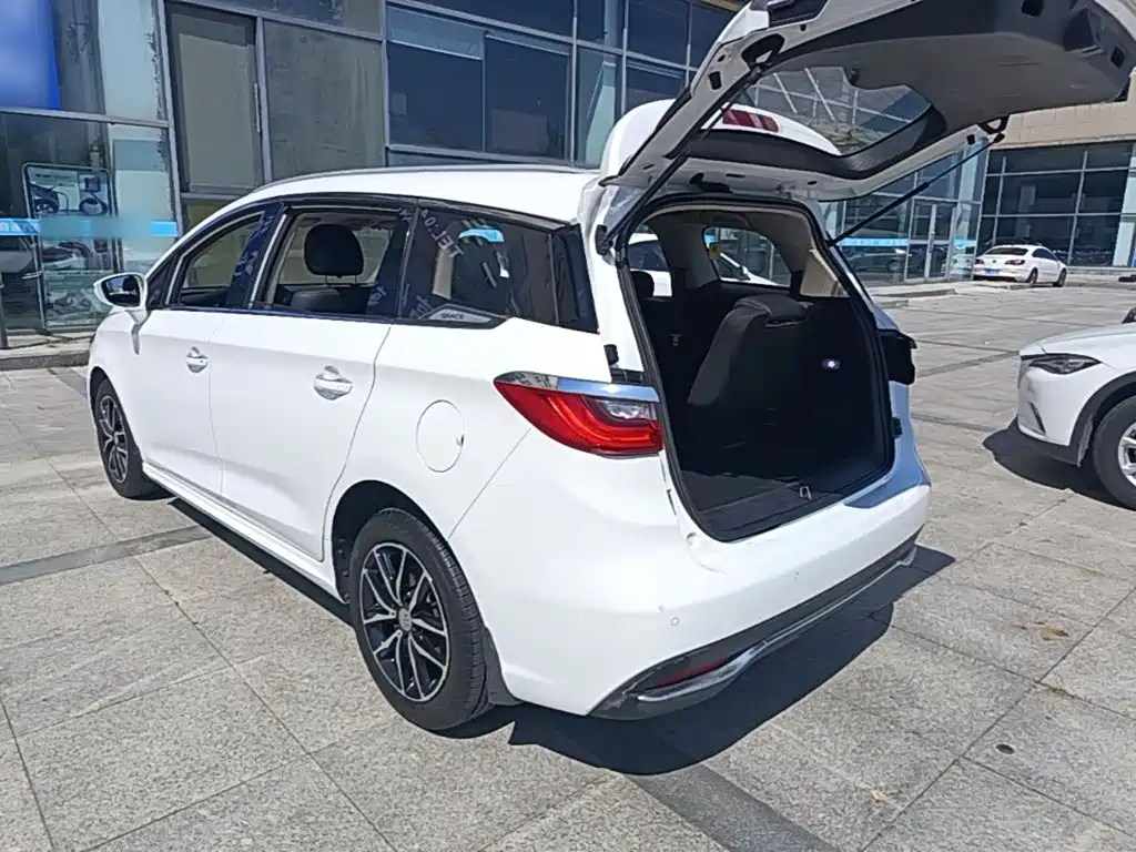 BYD MAX — миниатюра 5