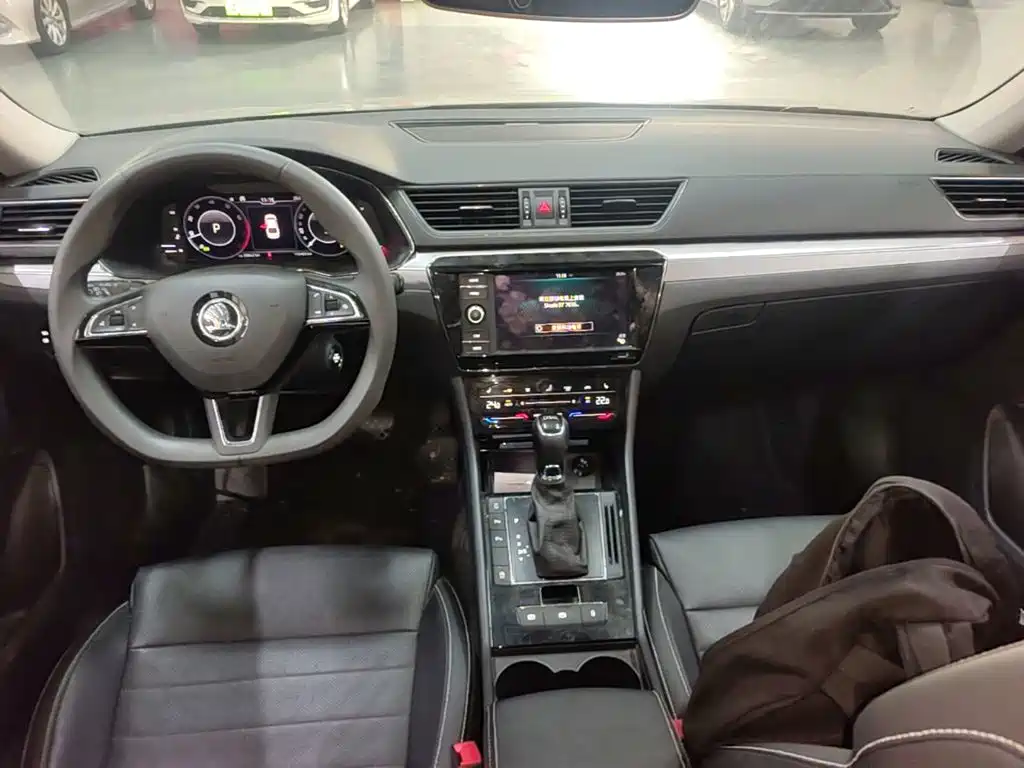 Skoda Superb — миниатюра 10