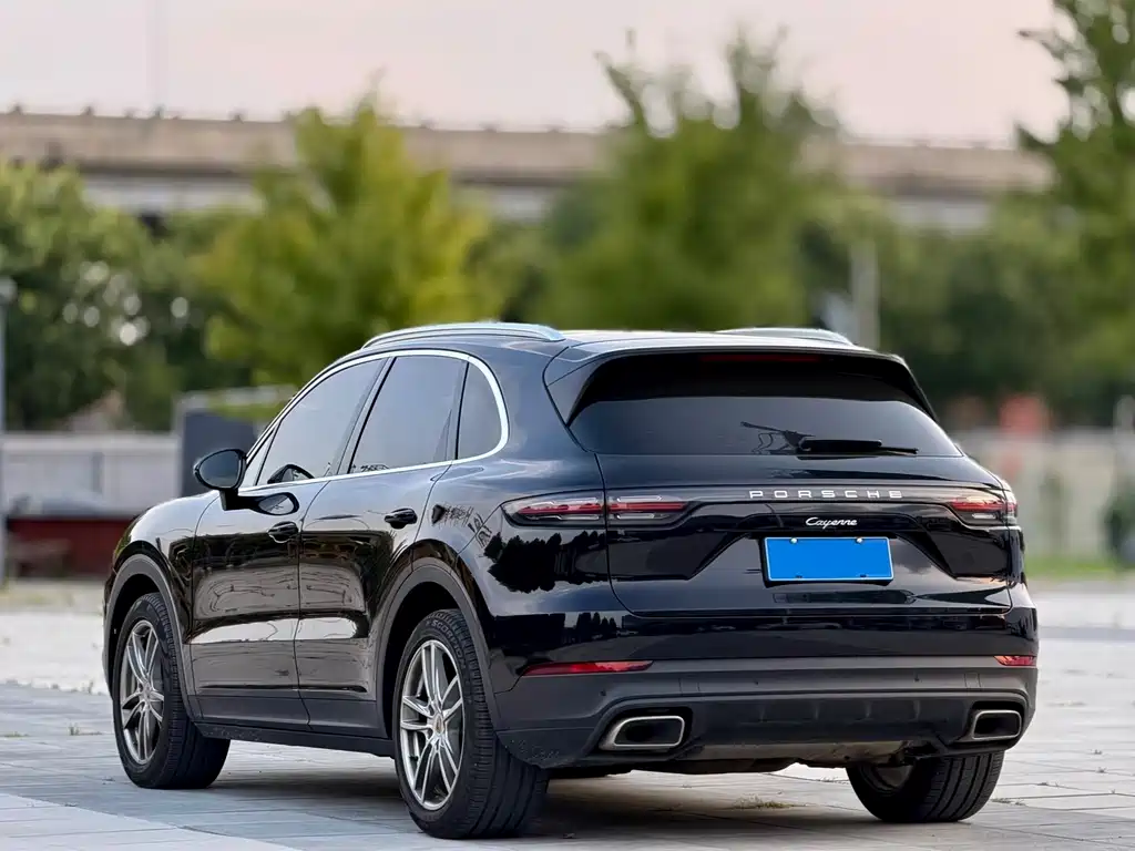 Porsche Cayenne — миниатюра 4