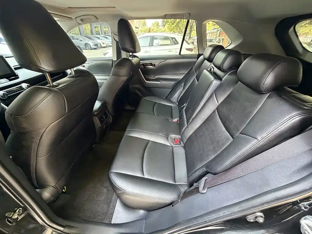 Toyota RAV4 — миниатюра 8