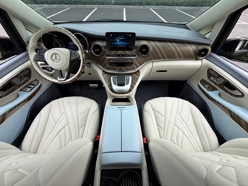 Mercedes-Benz V-Class (Import) — миниатюра 13