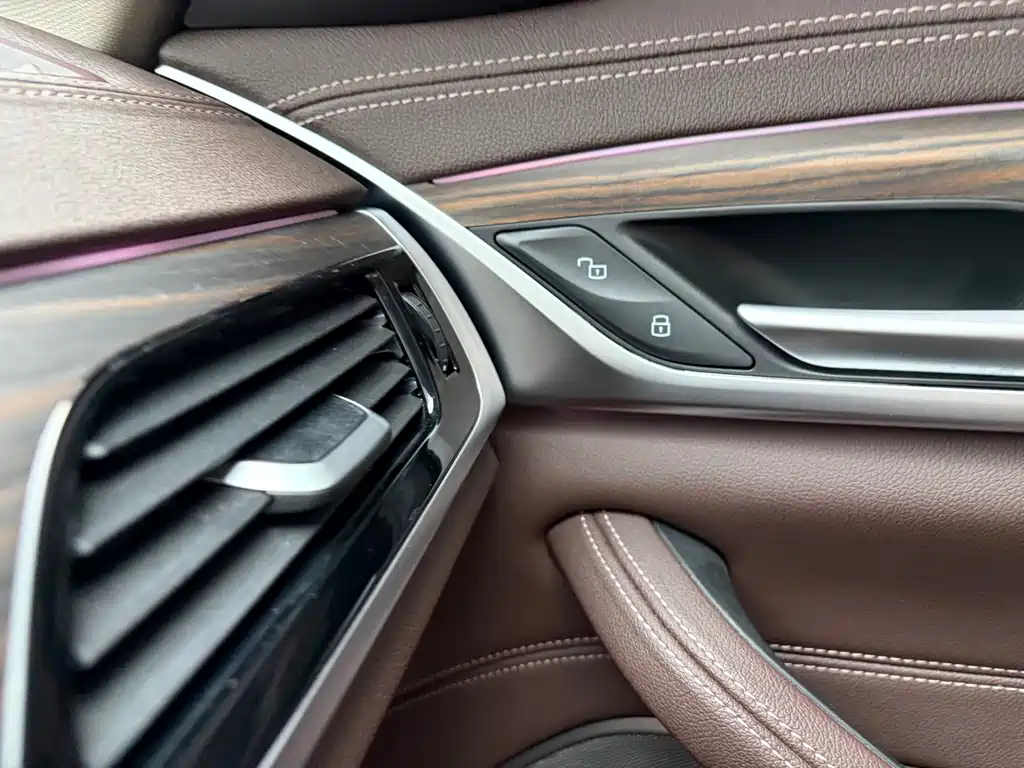 BMW 5 Series — миниатюра 22