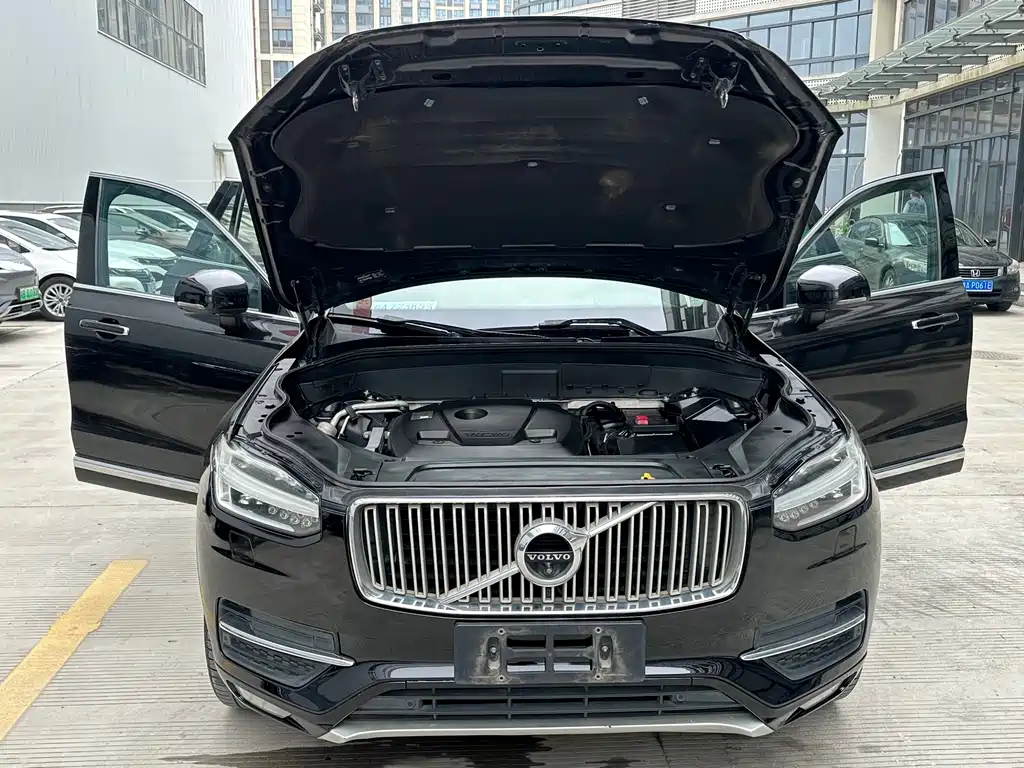 Volvo XC90 2015 T6 7 мест