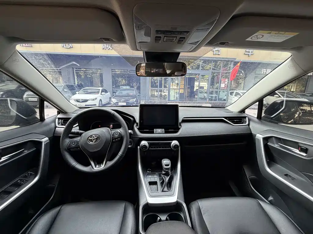 Toyota RAV4 — миниатюра 10