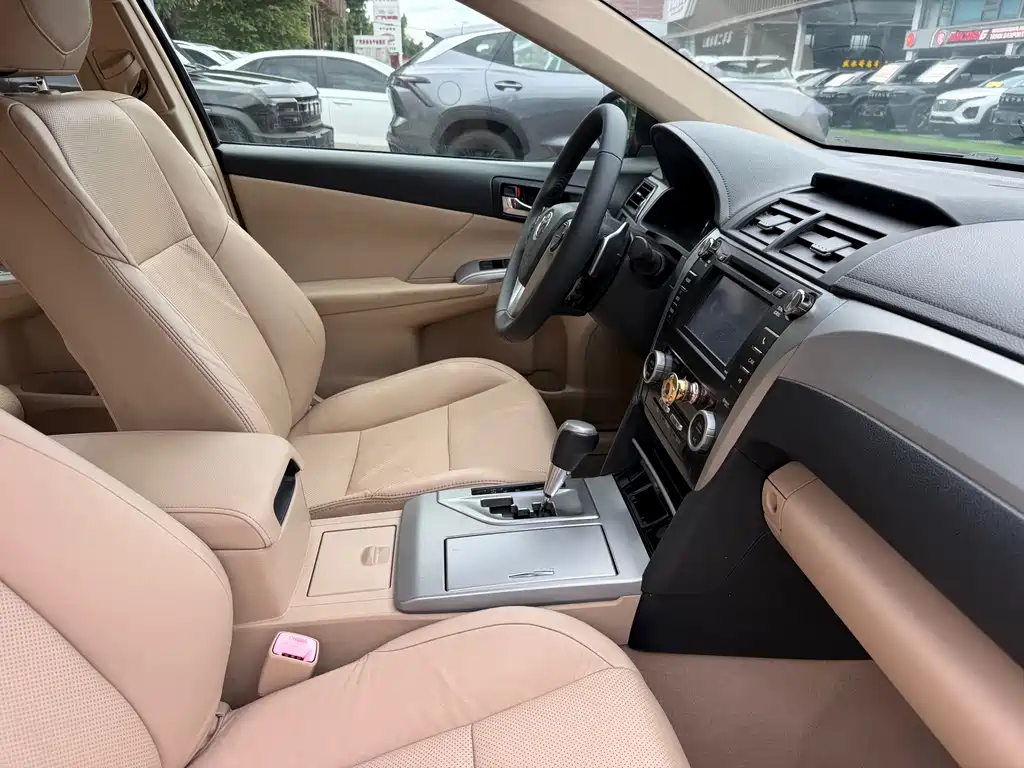 Toyota Camry — миниатюра 18