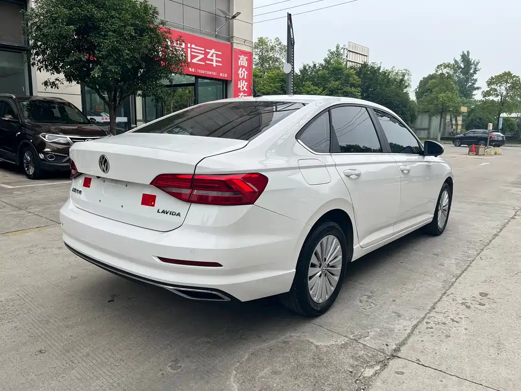 Volkswagen Lavida — миниатюра 4