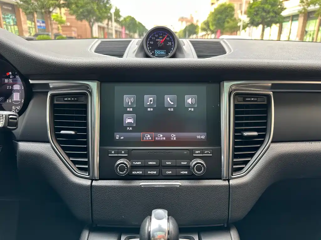 Porsche Macan — миниатюра 20