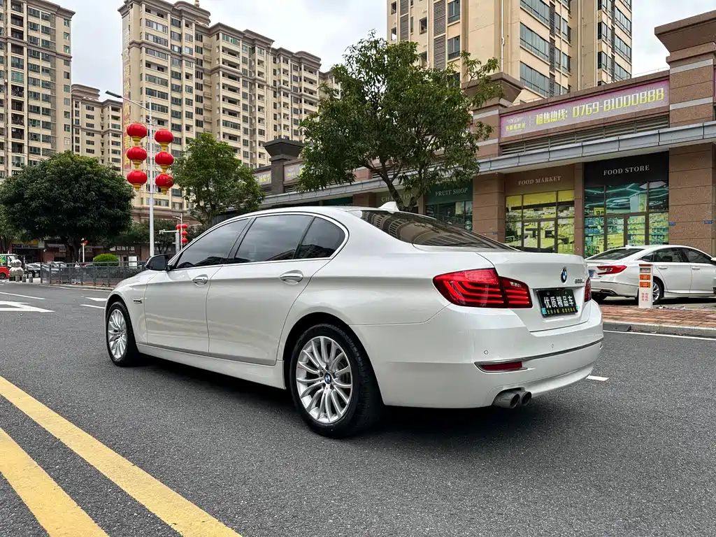 BMW 5 Series — миниатюра 6