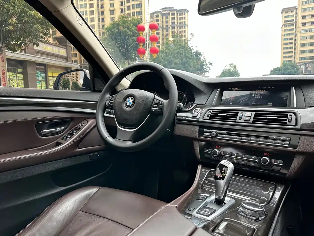 BMW 5 Series — миниатюра 23