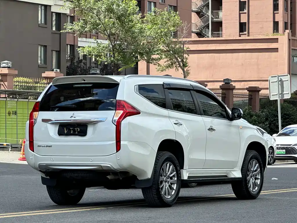 Mitsubishi Pajero Sport (Import) — миниатюра 6