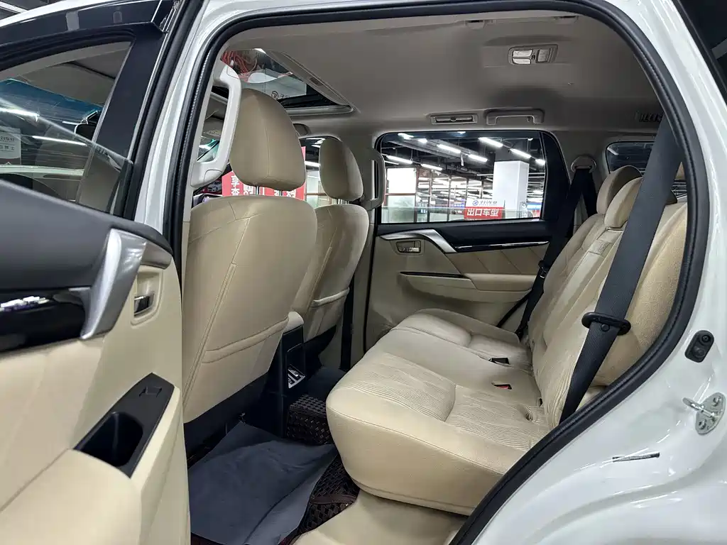 Mitsubishi Pajero Sport (Import) — миниатюра 21