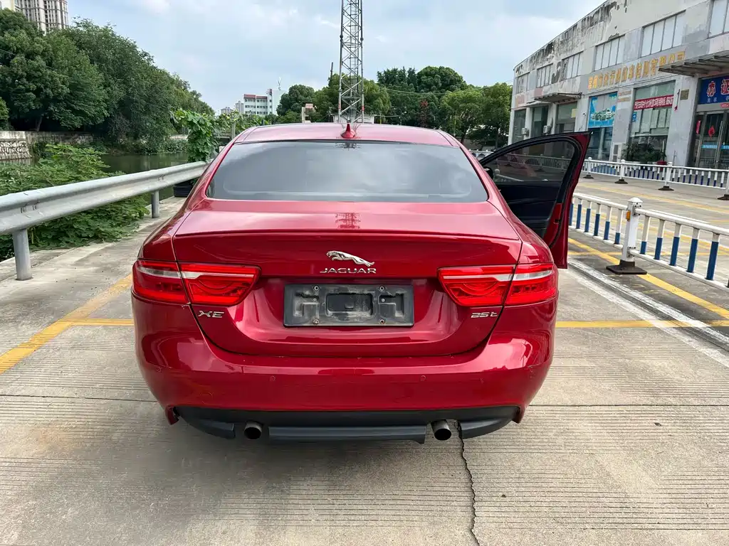 Jaguar XE 2017 2.0T 240PS R-Sport