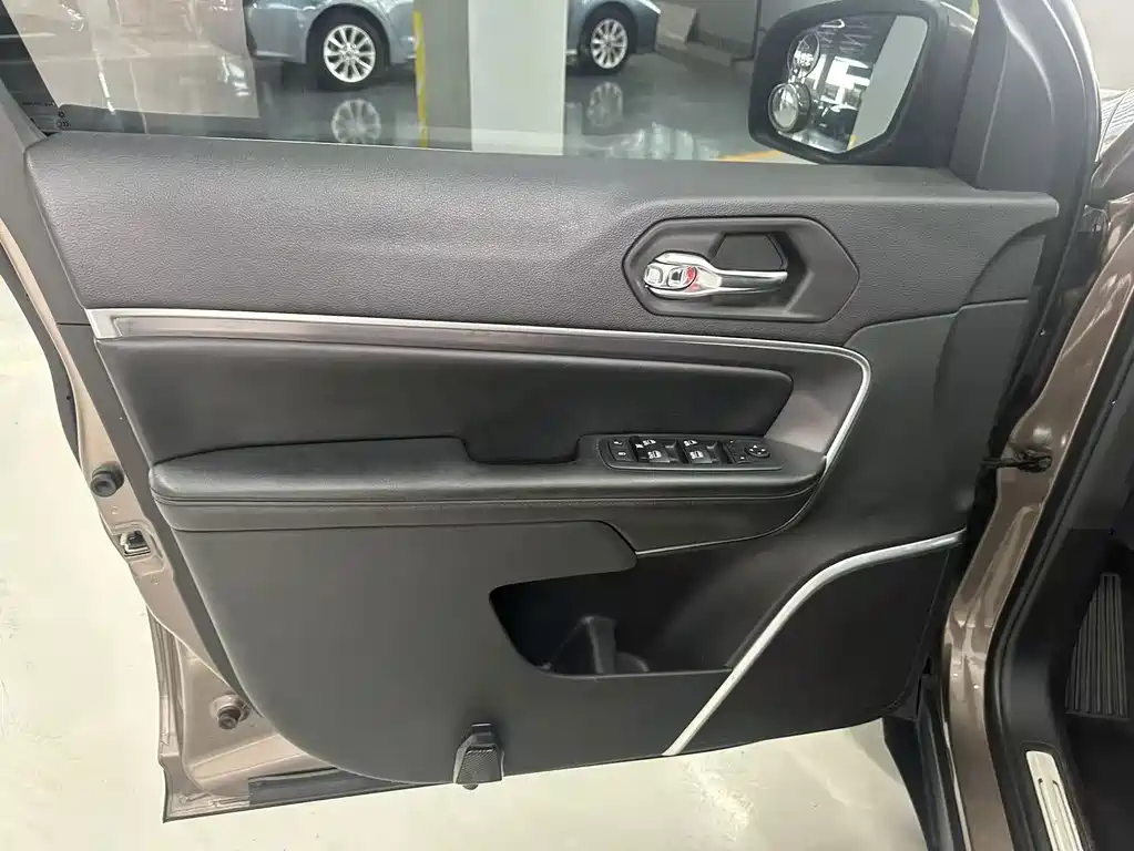 Jeep Grand Commander — миниатюра 15