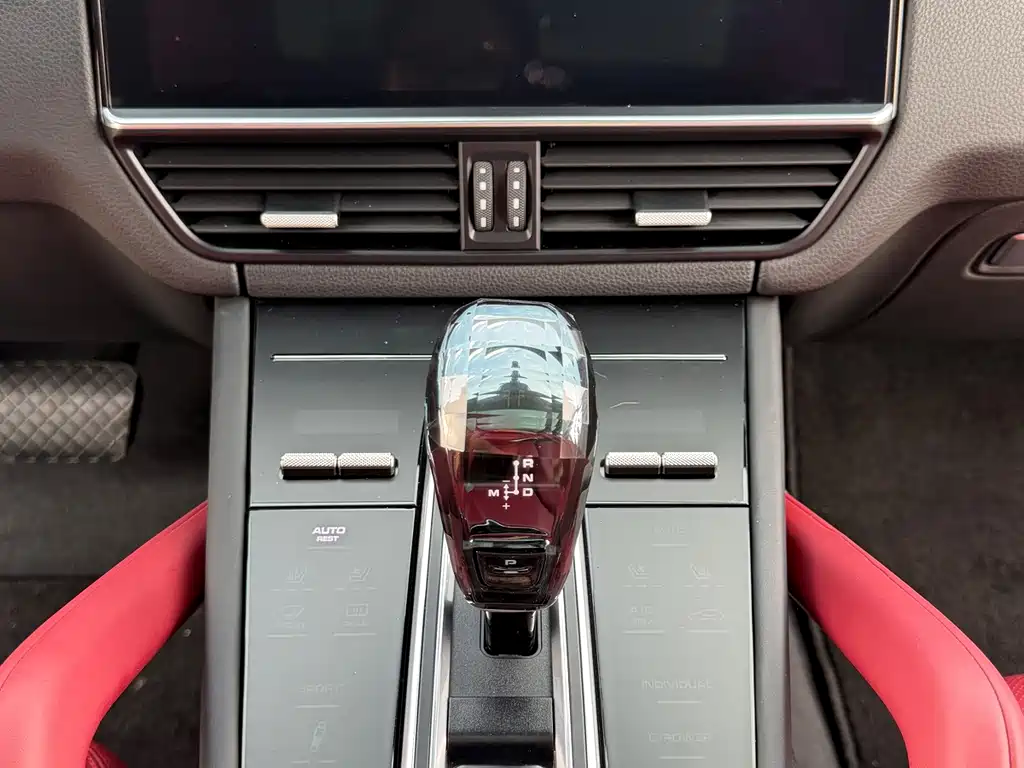 Porsche Cayenne — миниатюра 10