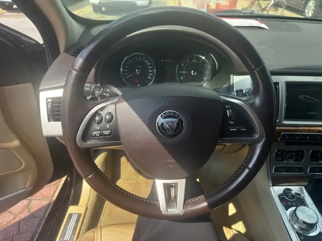 Jaguar XF — миниатюра 9