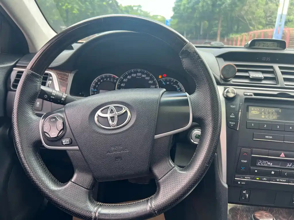 Toyota Camry — миниатюра 10