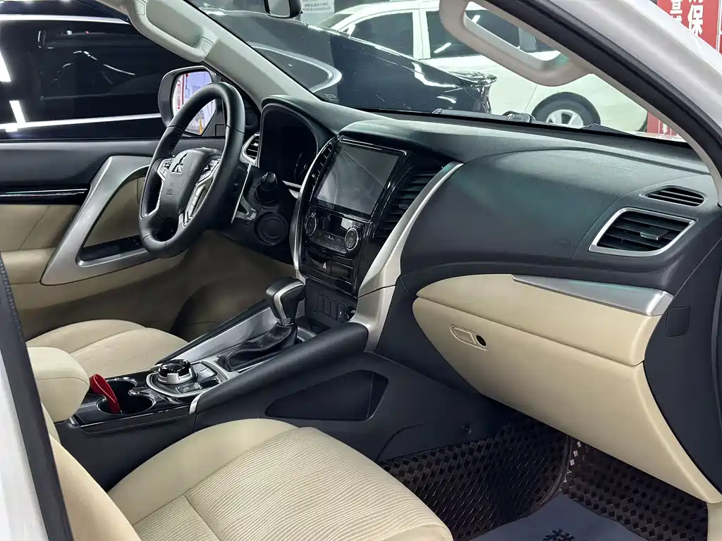 Mitsubishi Pajero Sport (Import) — миниатюра 18