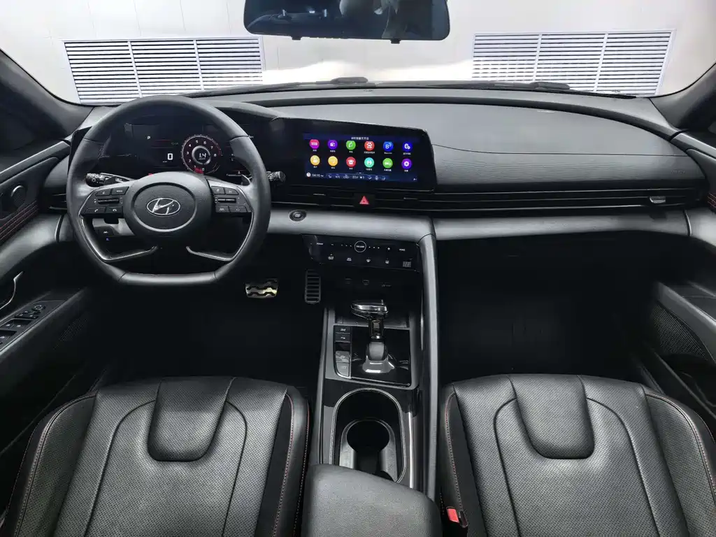 Hyundai Elantra 2022 240TGDi DCT LUX Luxury
