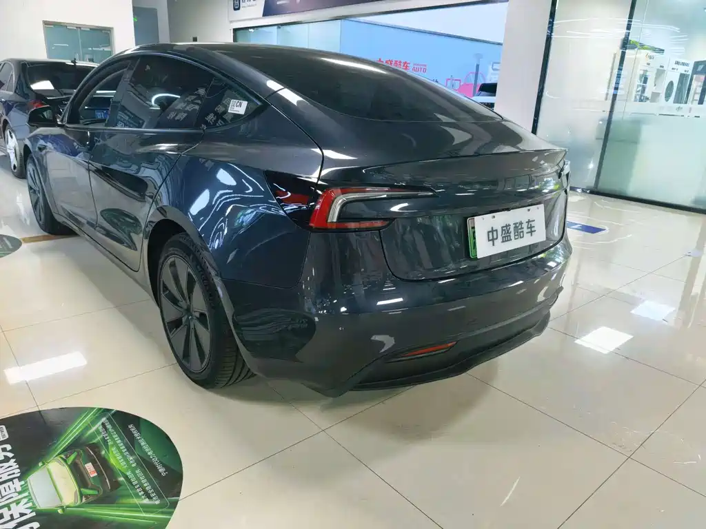 Tesla Model 3 — миниатюра 6
