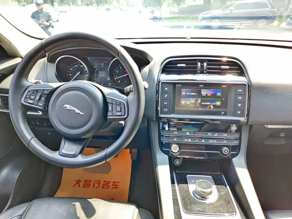 Jaguar F-PACE — миниатюра 12