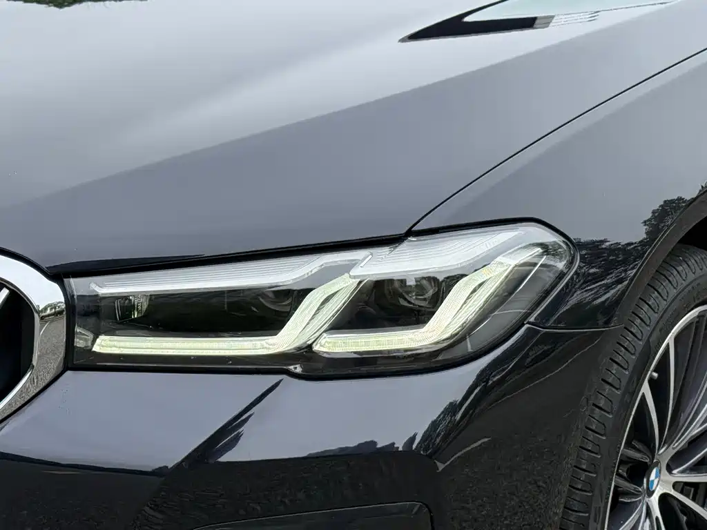 BMW 5 Series — миниатюра 7