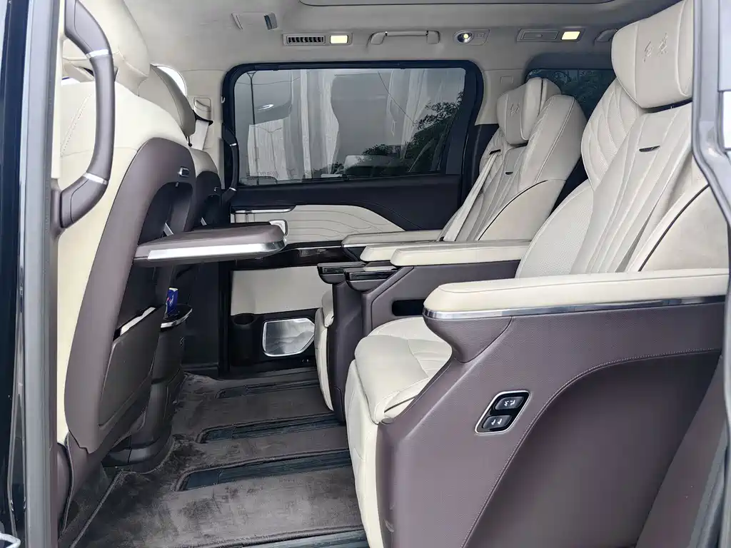 Hongqi HQ9 2023 2.0T