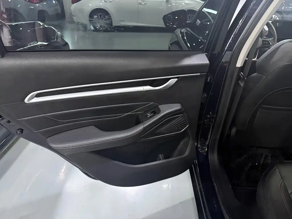 Geely Emgrand — миниатюра 8