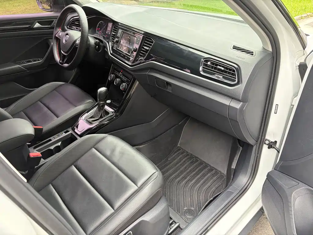 Volkswagen T-Roc — миниатюра 12
