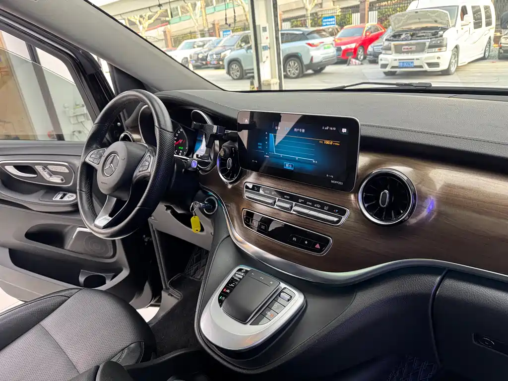 MERCEDES-BENZ V CLASS