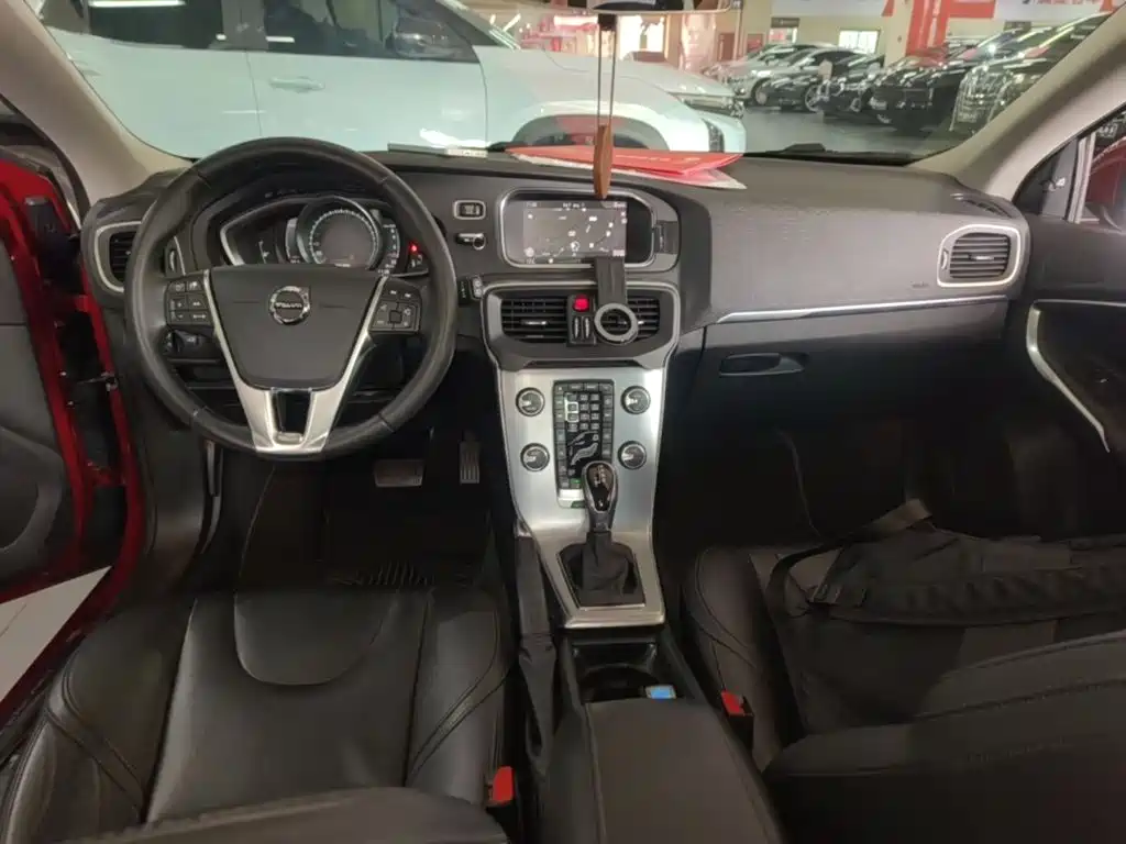 Volvo V40 — миниатюра 10