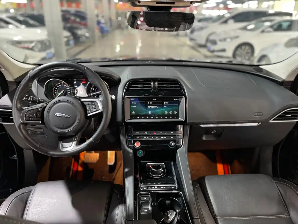 Jaguar F-PACE - фото 8