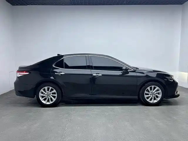 Toyota Camry — миниатюра 7