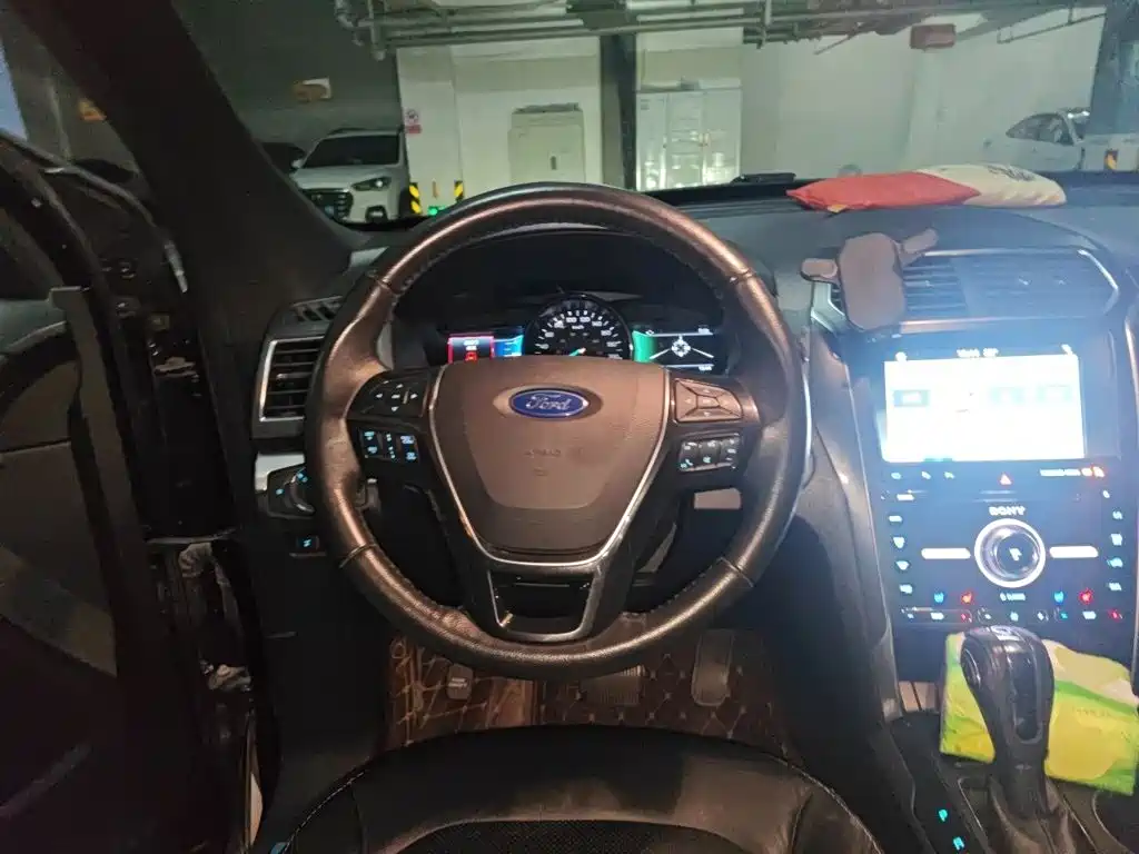 Ford Explorer (Import) — миниатюра 6