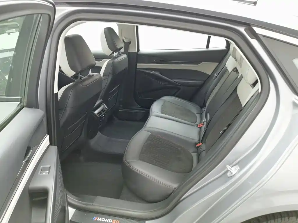 Ford Mondeo — миниатюра 15