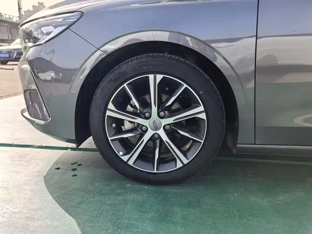 Geely Emgrand — миниатюра 15