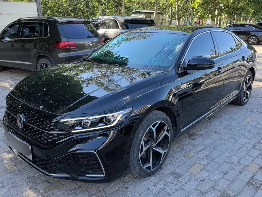 Volkswagen Passat 2023