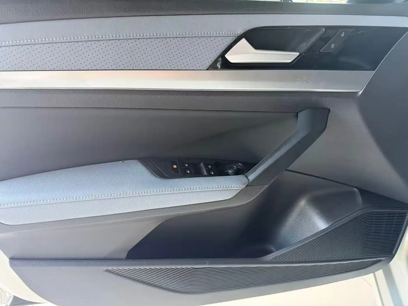 Volkswagen Lavida 2023 Silver/gray из Китая