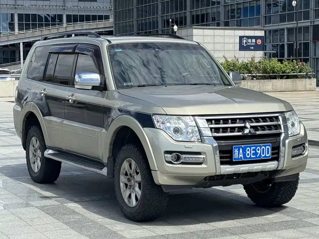 Mitsubishi Pajero (Import) — миниатюра 3