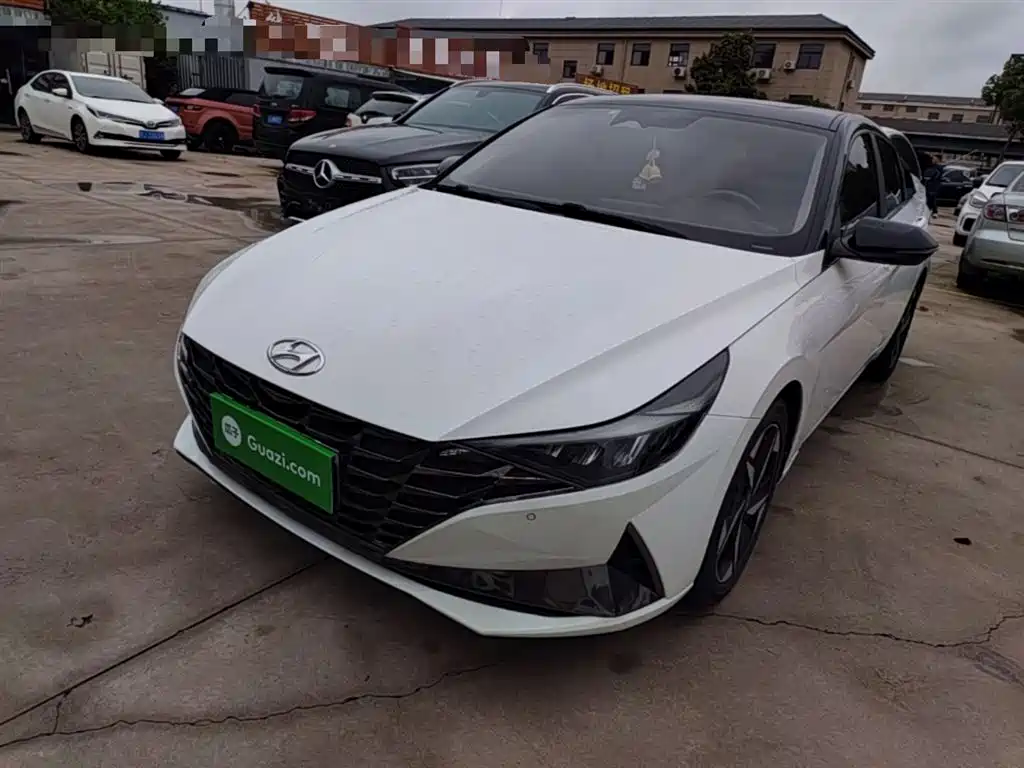 Hyundai Elantra 2022