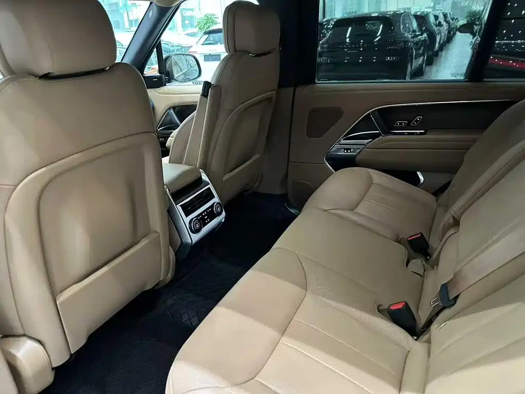 Land Rover Range Rover 2026 3.0 L6 400PS SE