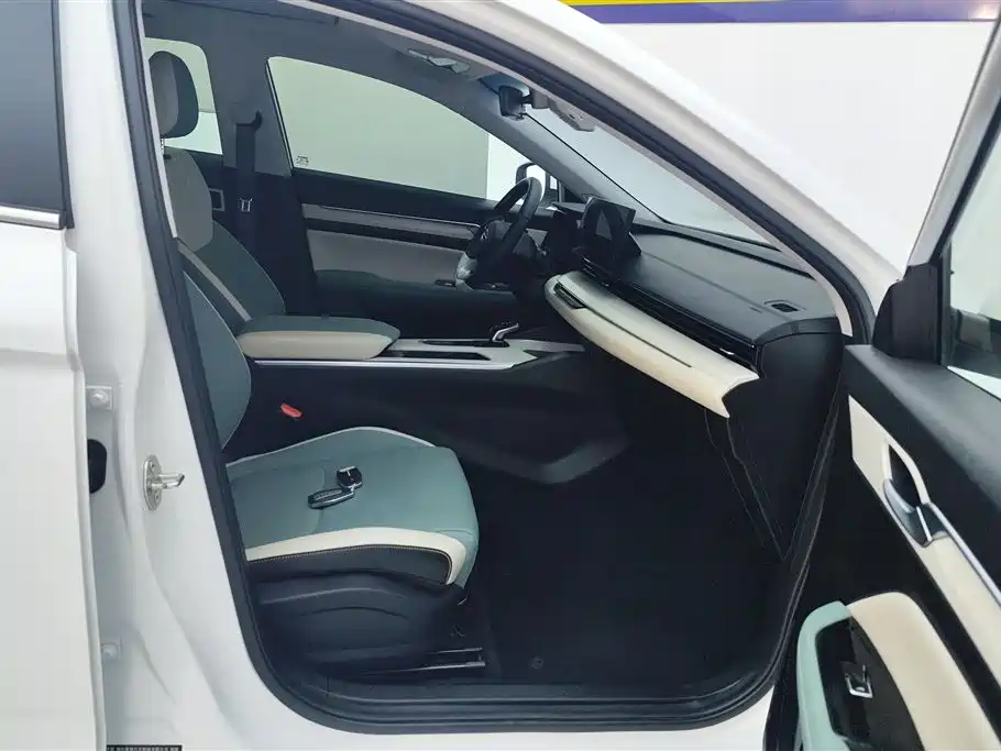 Geely Emgrand L HiP L HiP 2022 1.5TD-DHT Pro 100KM Super