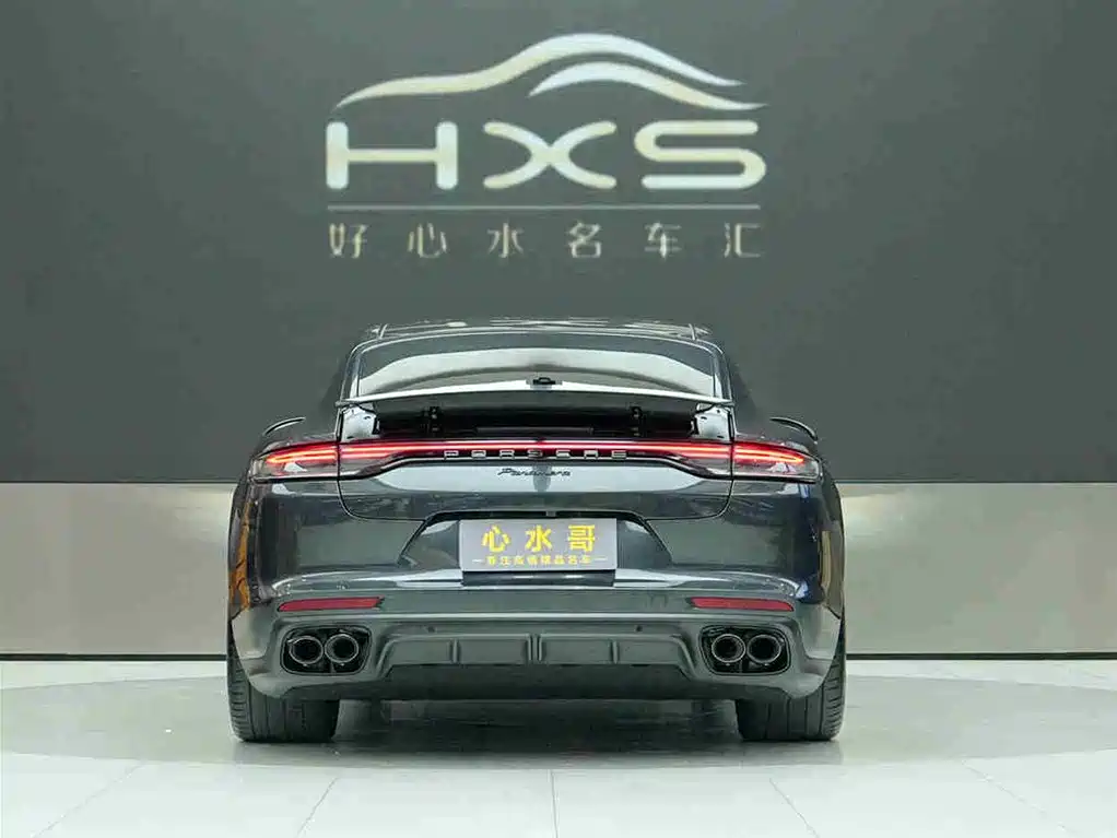PORSCHE PANAMERA