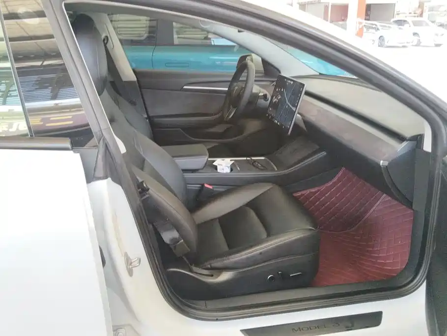 Tesla Model 3 — миниатюра 8