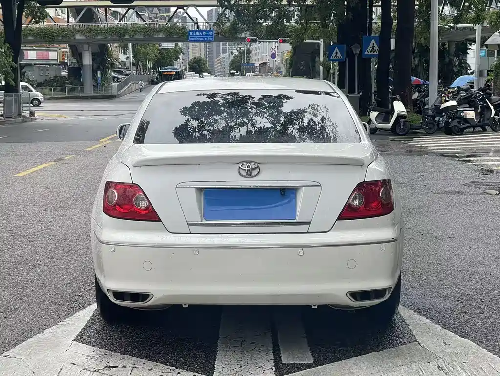 Toyota Reiz — миниатюра 5