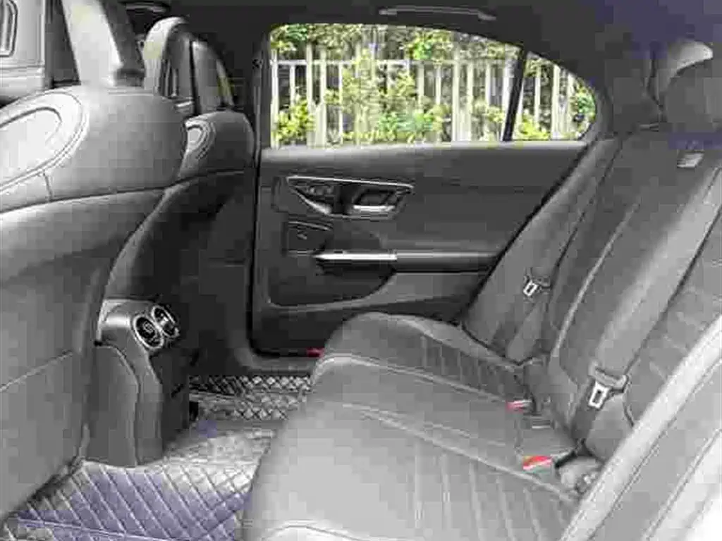 Mercedes-Benz C-Class — миниатюра 8