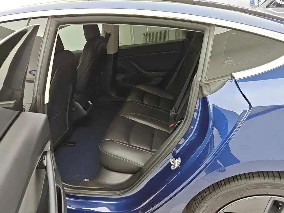 Tesla Model 3 — миниатюра 11