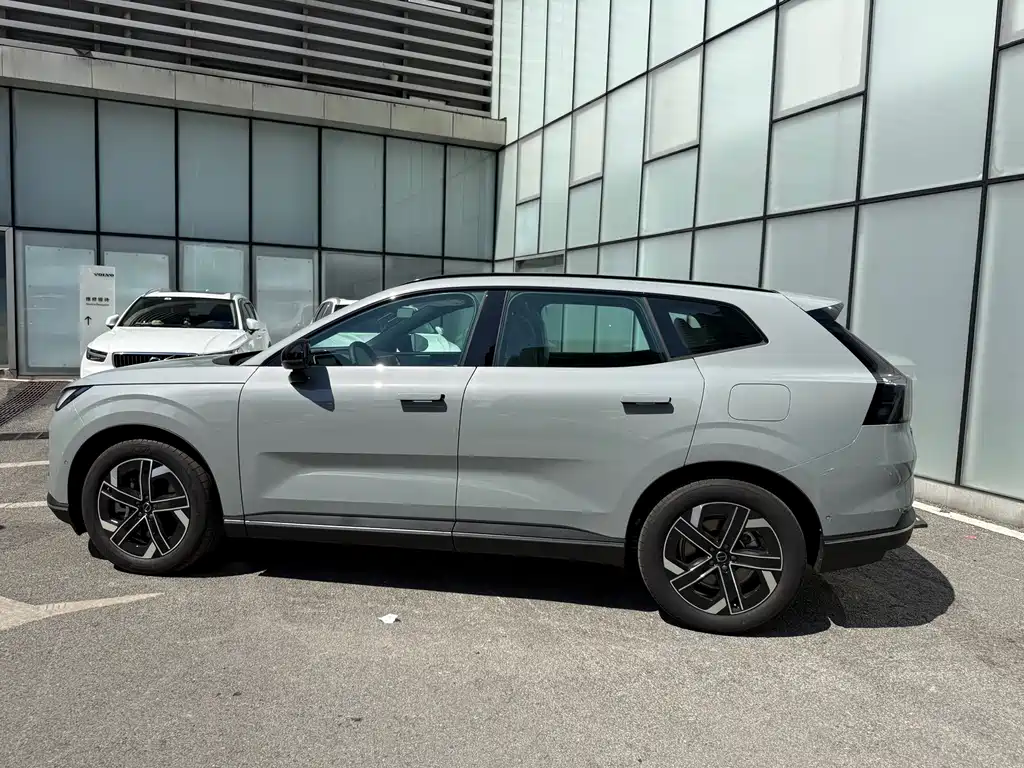 Volvo XC70 PHEV — миниатюра 7